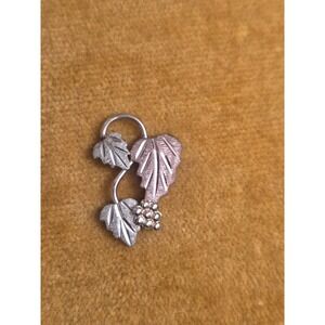 Vintage 10K Black Hills Gold Diggers Three Leaves Cluster Pendant